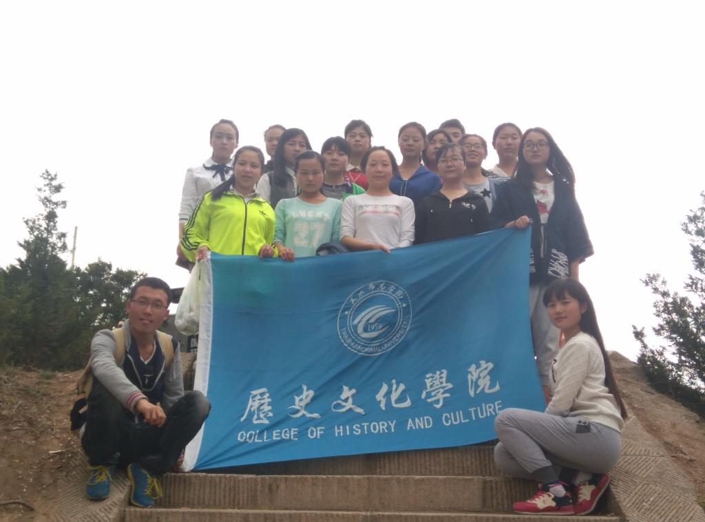 学生党小组活动合影