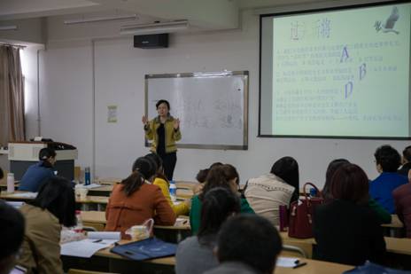 崔萍老师为国培学员授课