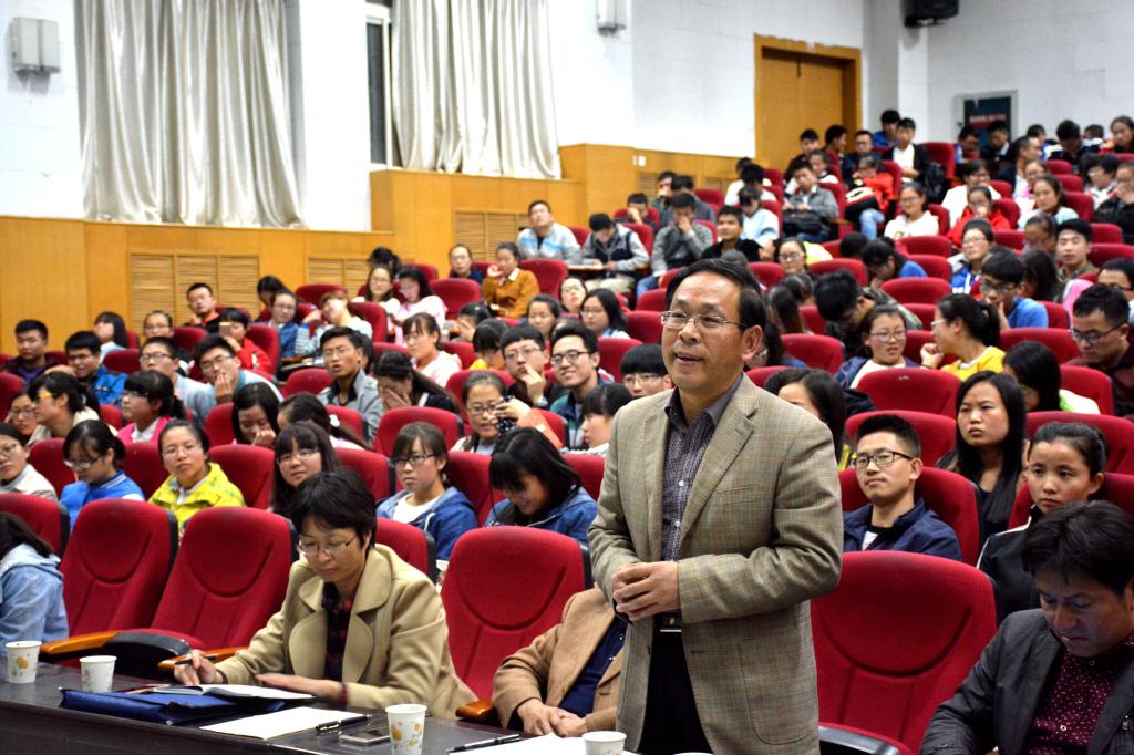 易华研究员学术报告现场