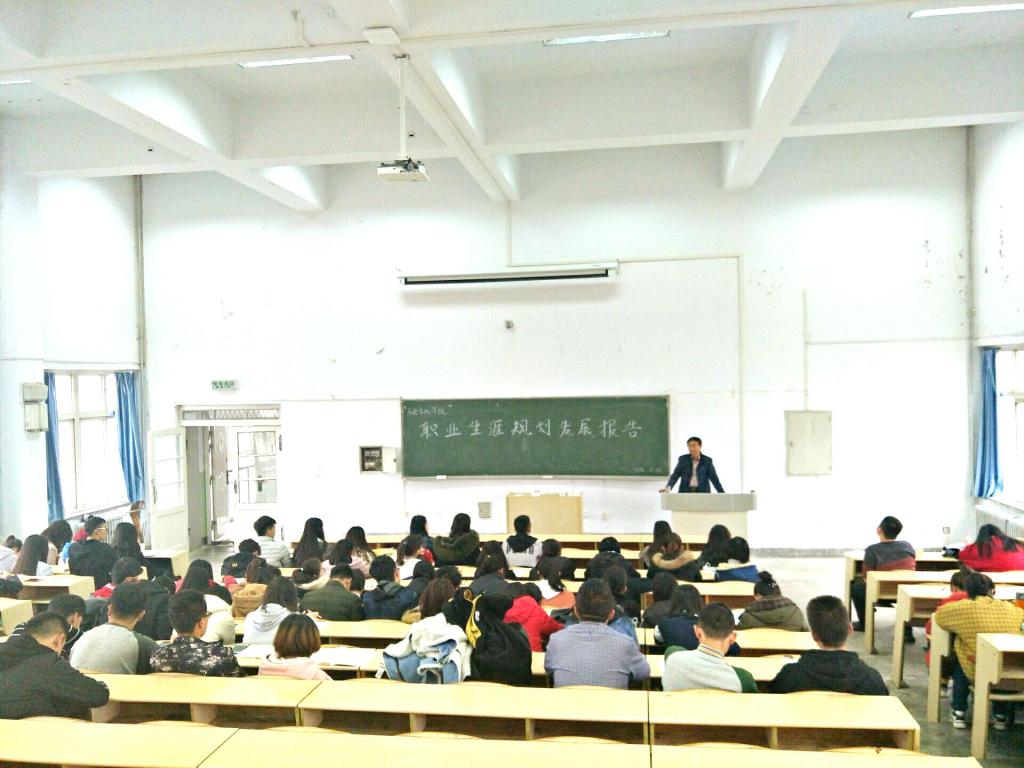 辅导报告现场