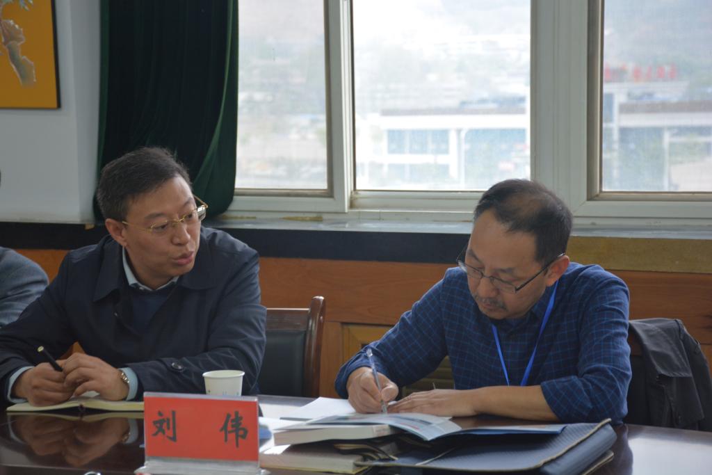 新浦京副院长陈于柱教授汇报学院情况