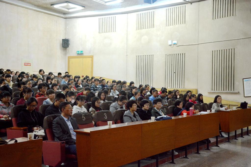 新浦京集团350师生近200人聆听报告